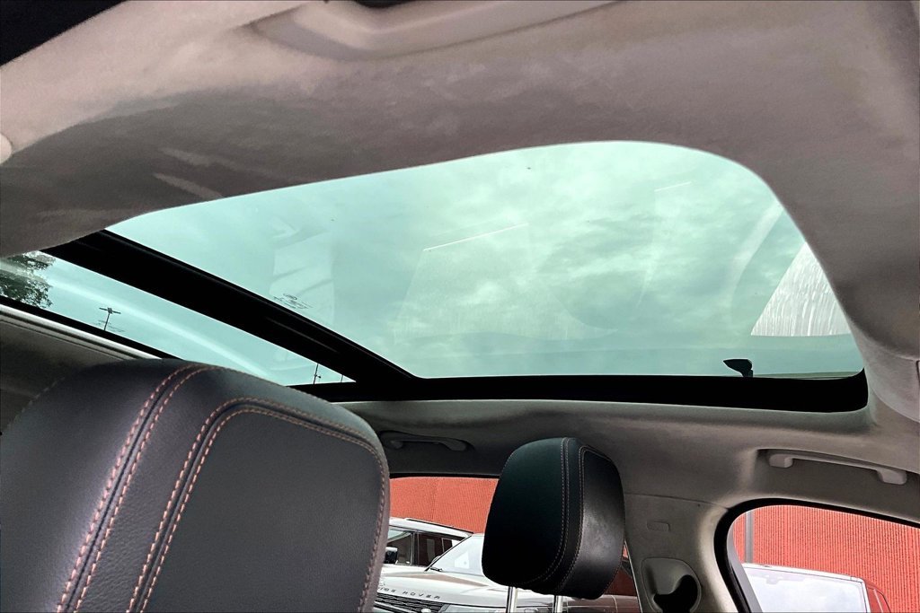 Used 2019 Gray Jaguar 25t Prestige image 17