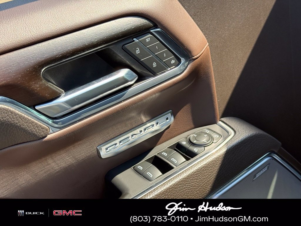 Used 2024 White GMC Denali image 22