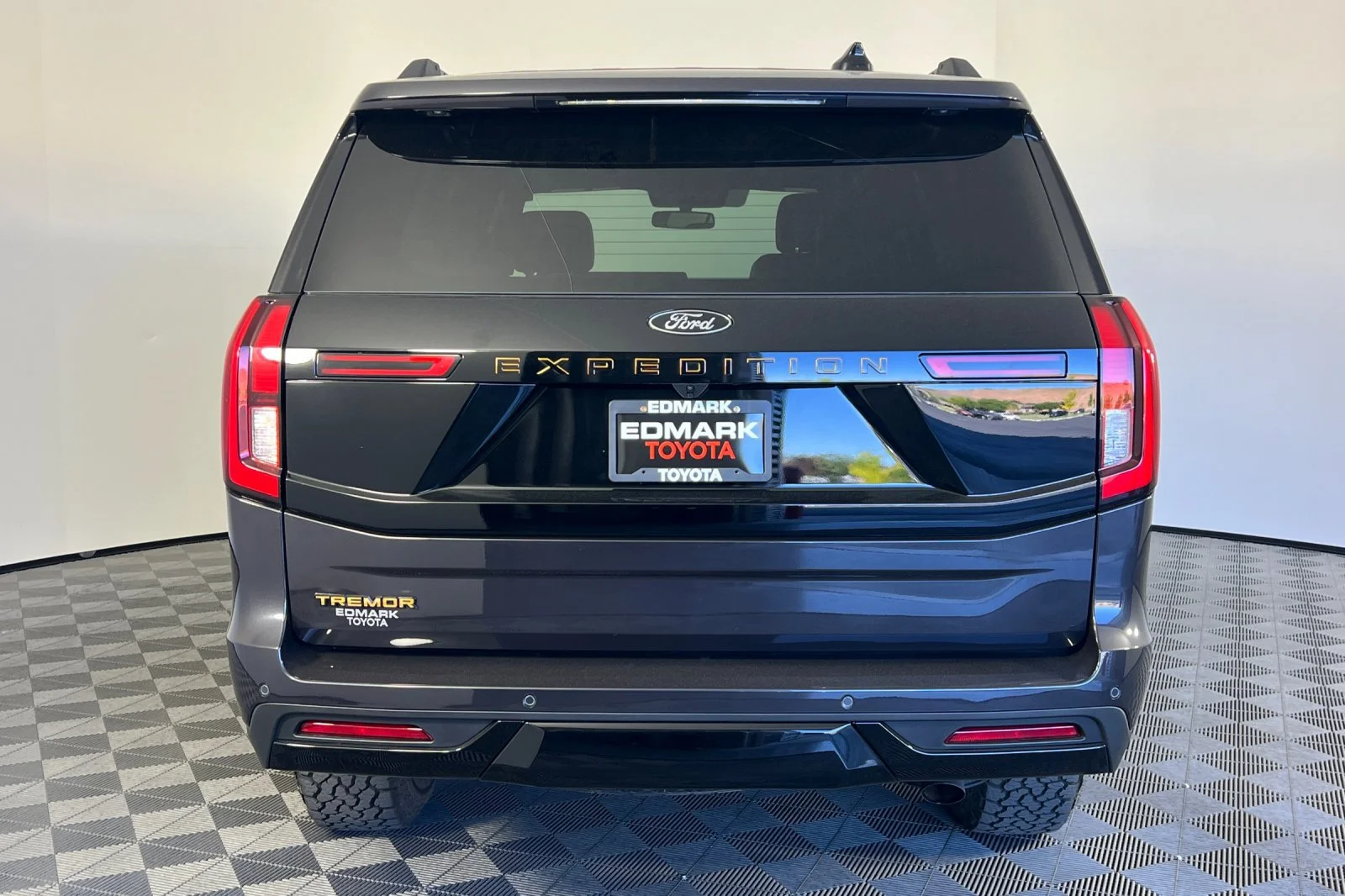 Used 2025 Dark Matter Gray Ford Tremor image 4