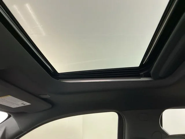 Used 2020 White GMC AT4 image 24