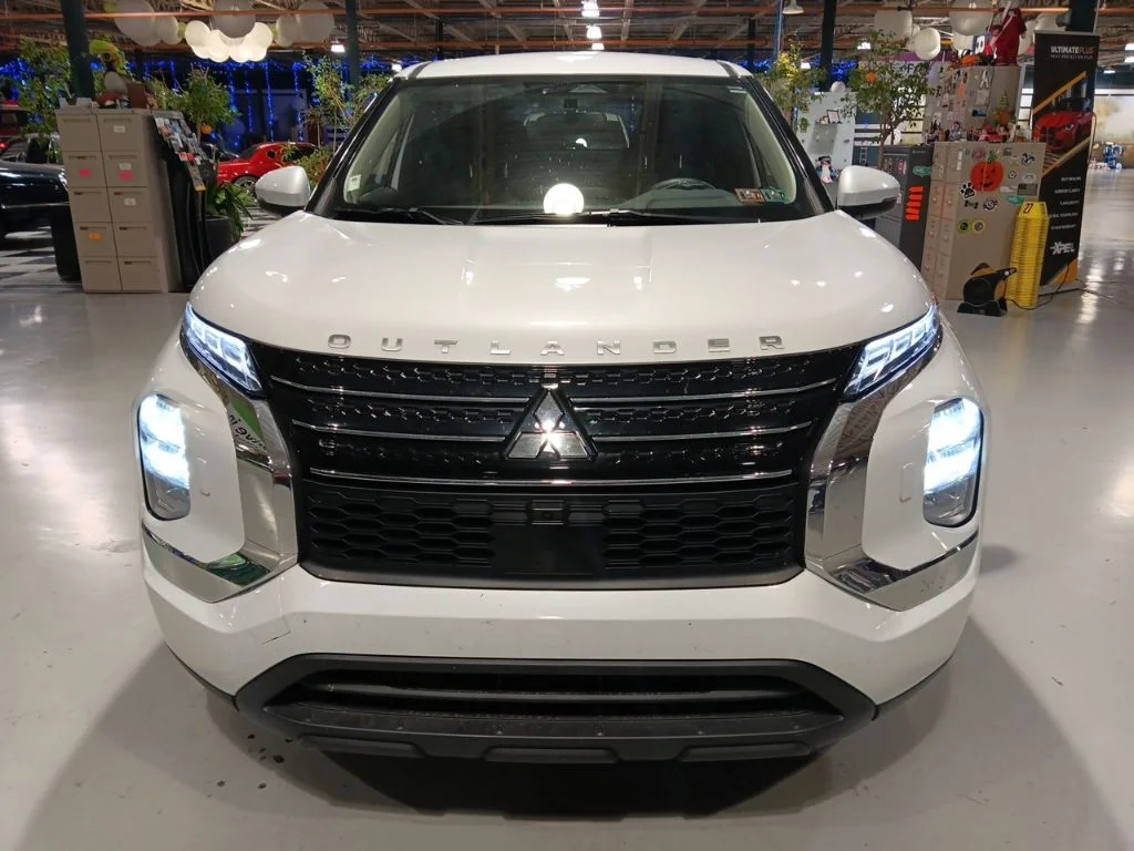Used 2024  Mitsubishi ES image 9