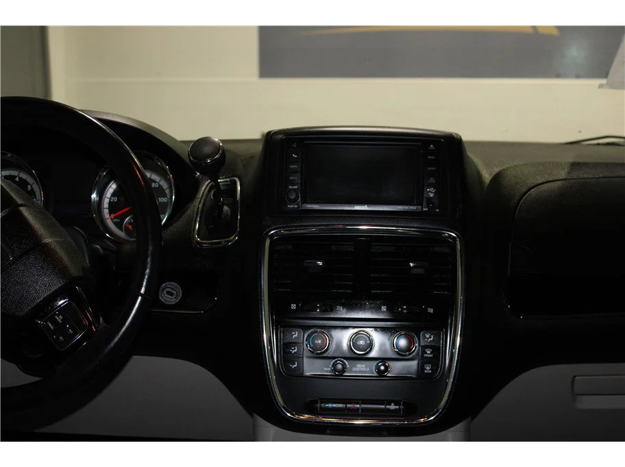Used 2019 White Knuckle Clearcoat Dodge SXT image 15