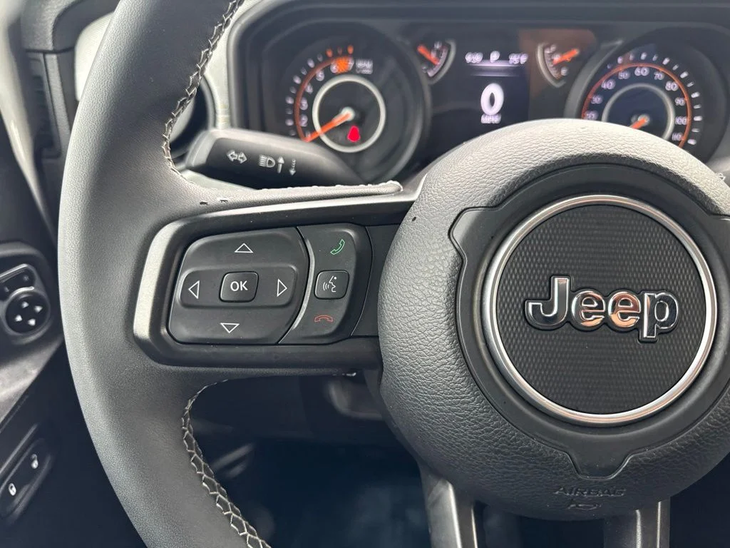 Used 2025 White Jeep Sport S image 13