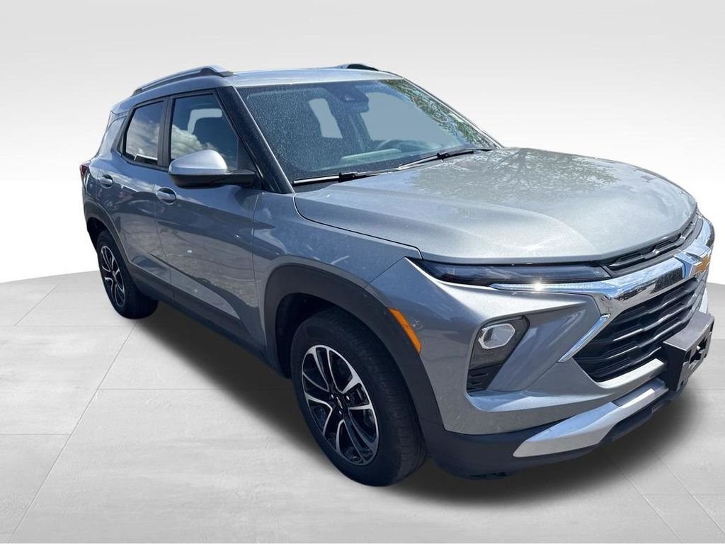 Used 2025 Gray Chevrolet LT image 7