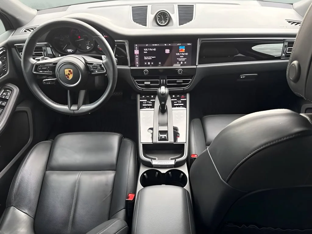Used 2022  Porsche  image 16