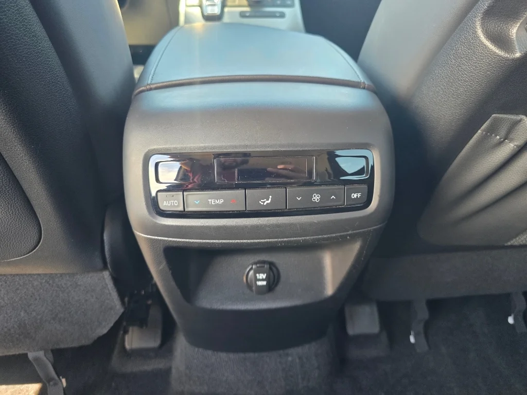 Used 2024 Abyss Black Pearl Hyundai SEL 7P image 25