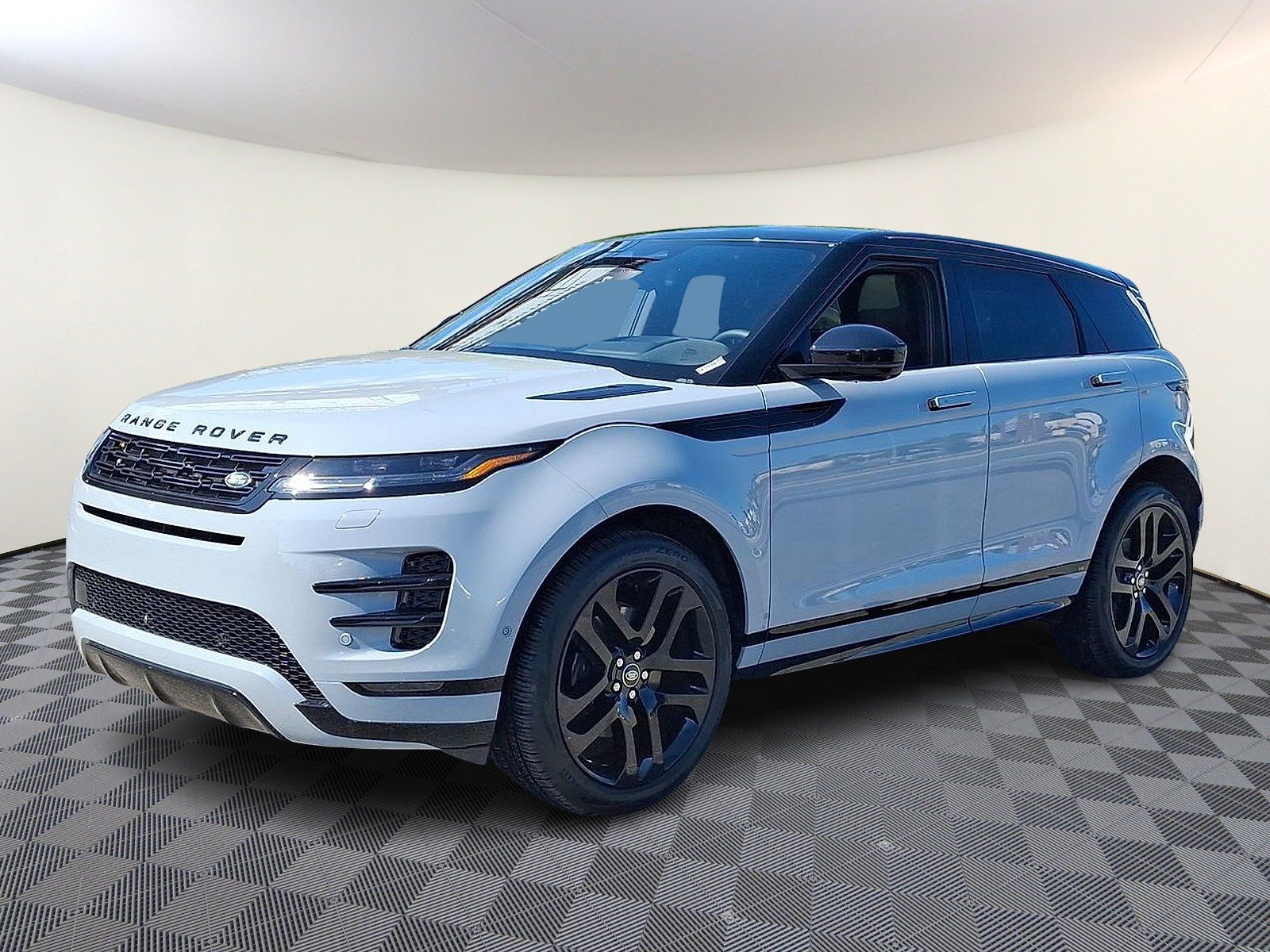 2026 Land Rover Range Rover Evoque Dynamic SE's photo