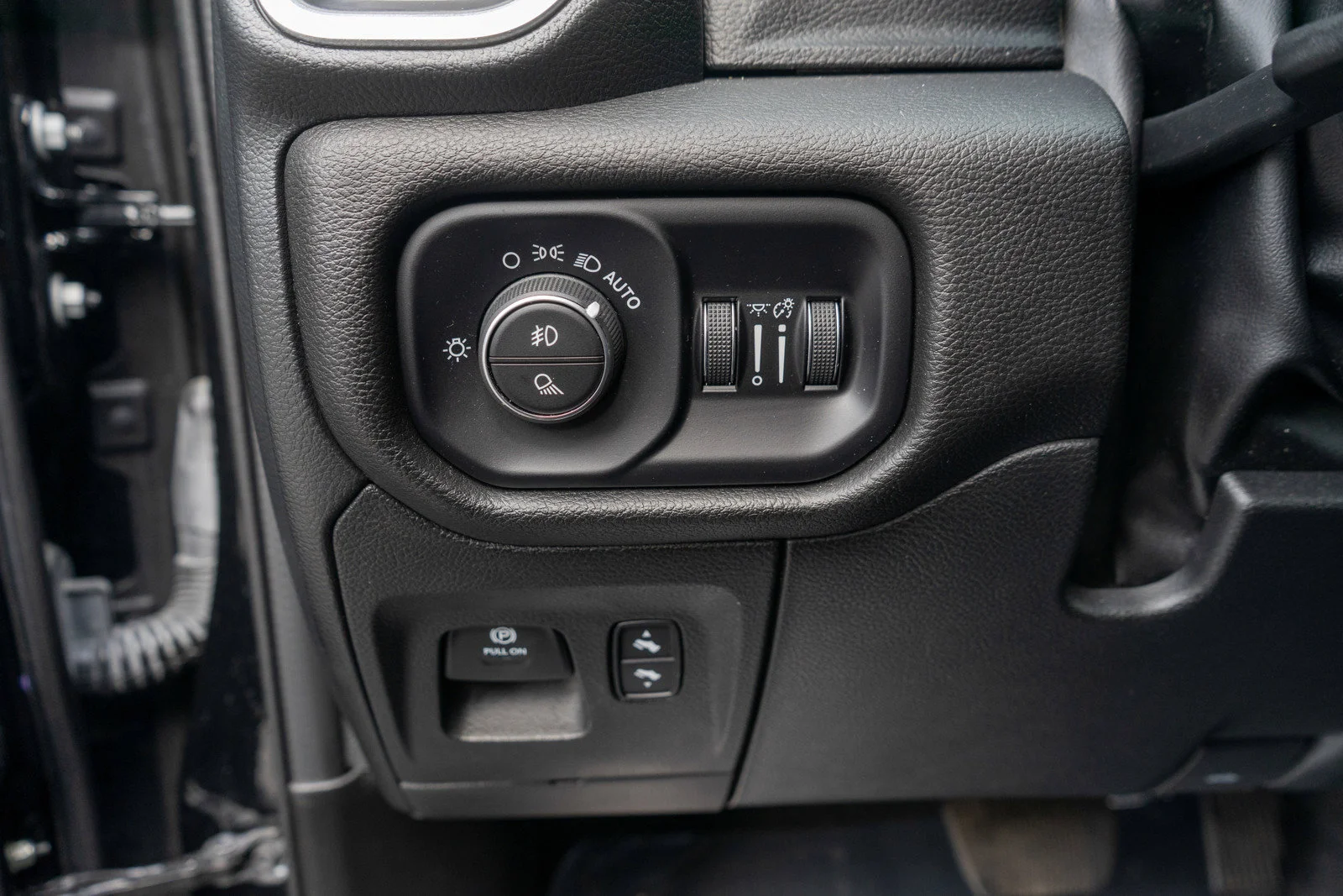 Used 2023 Diamond Black Crystal Pearlcoat Ram Laramie image 15