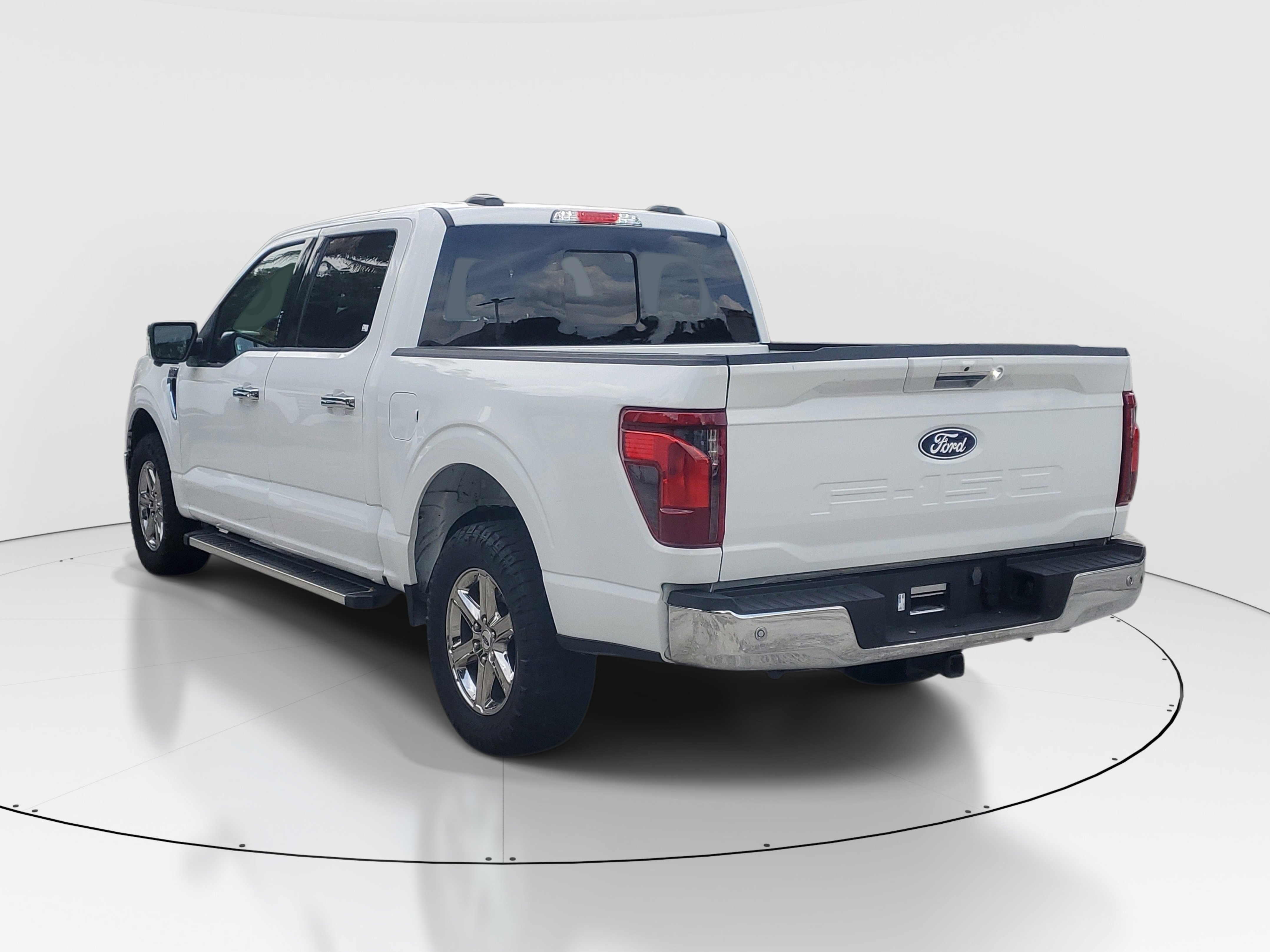 Used 2024 Oxford White Ford XLT image 5