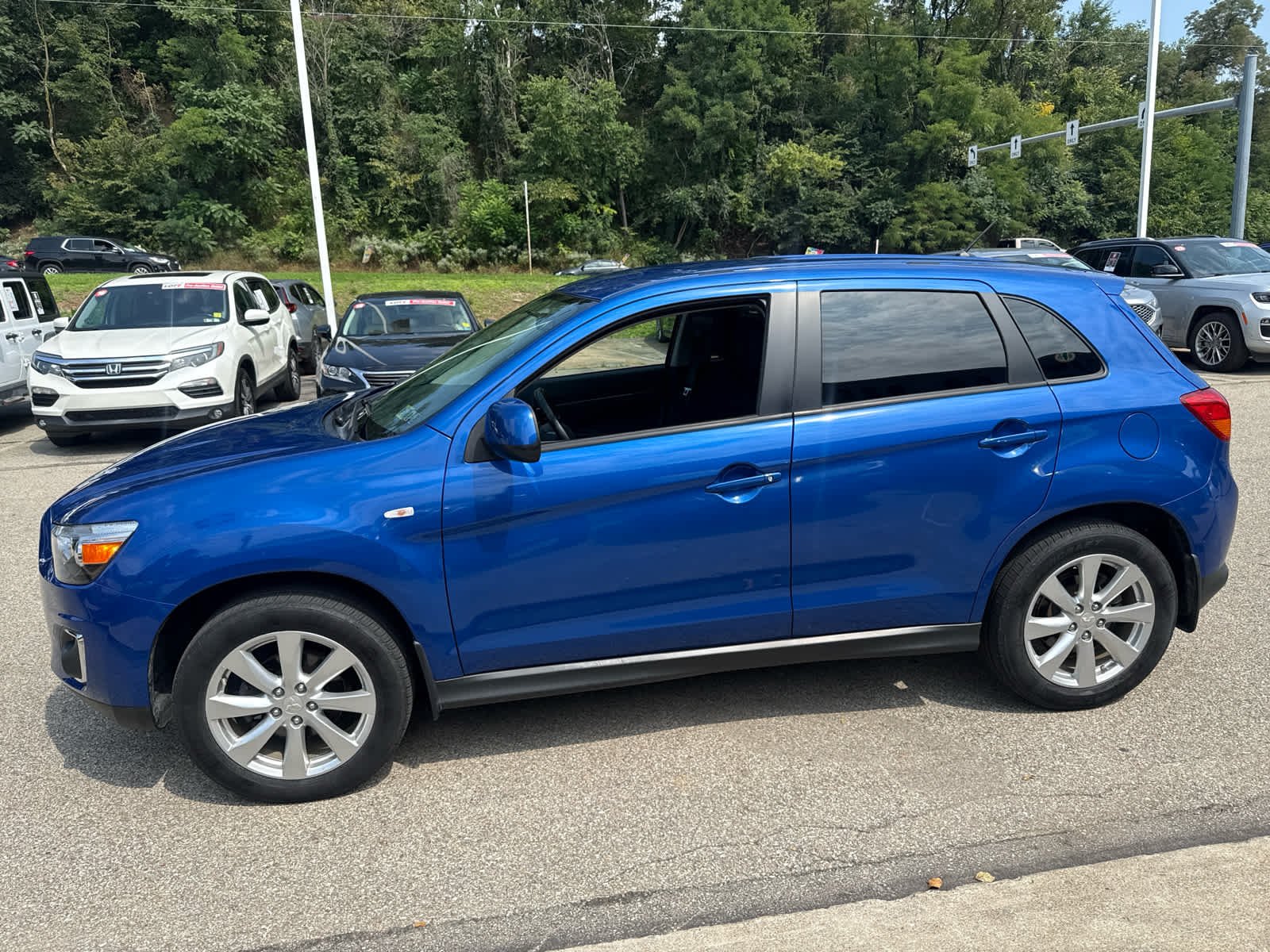 Used 2015 Octane Blue Metallic Mitsubishi 2.4 ES image 4