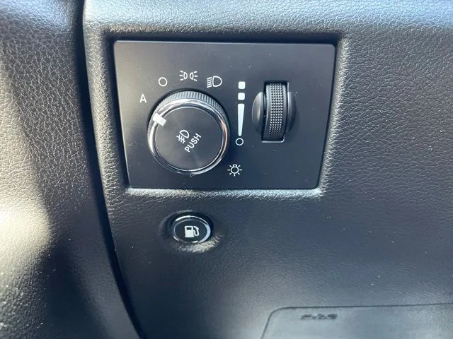 Used 2022 Sting-Gray Clearcoat Jeep Laredo X image 15