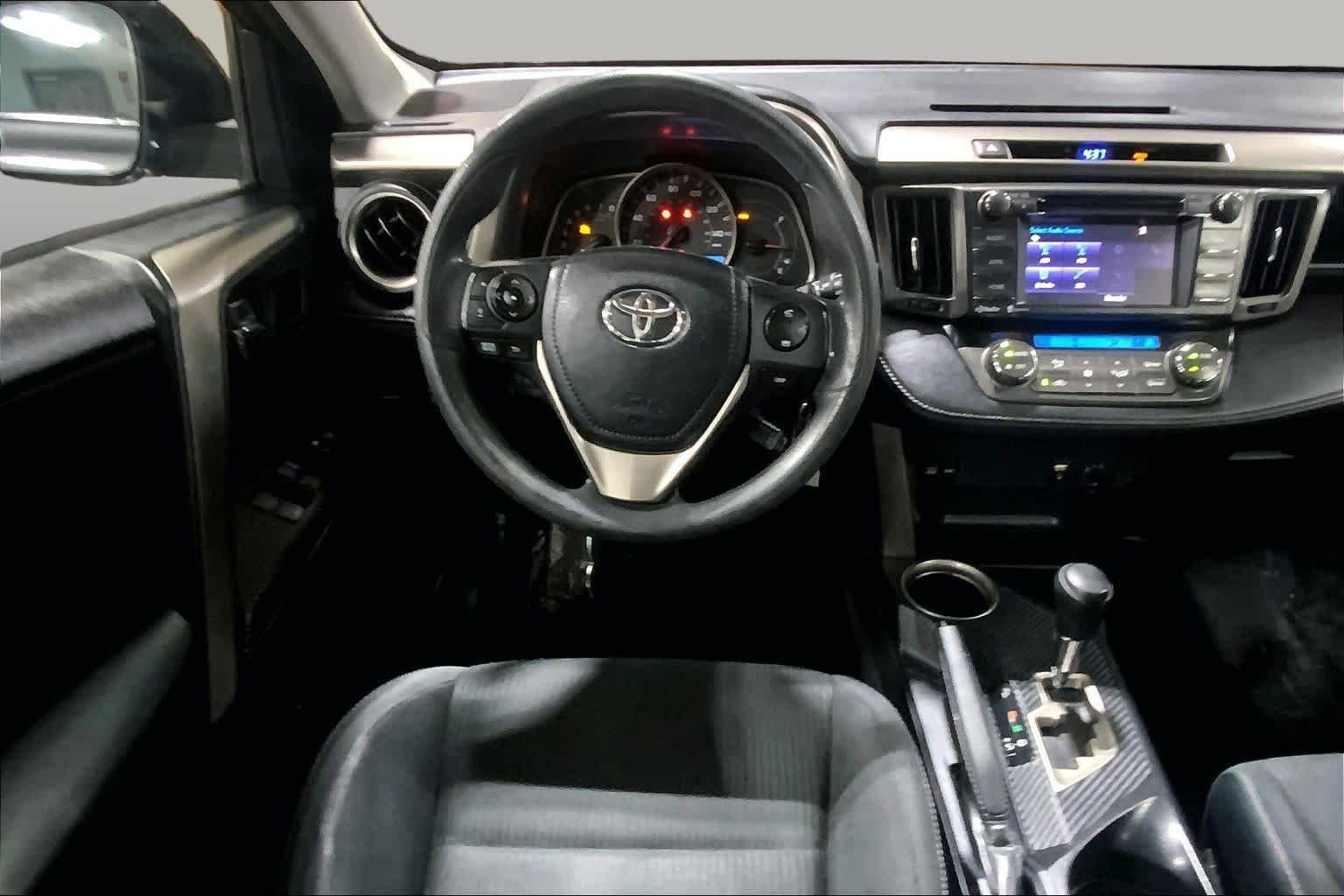 Used 2014 Magnetic Gray Metallic Toyota XLE image 6