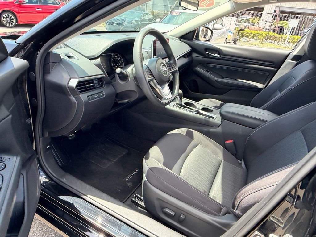 Used 2020 Black Nissan 2.5 S image 11