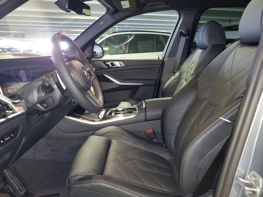 Used 2026 Skyscraper Grey Metallic BMW sDrive40i image 16