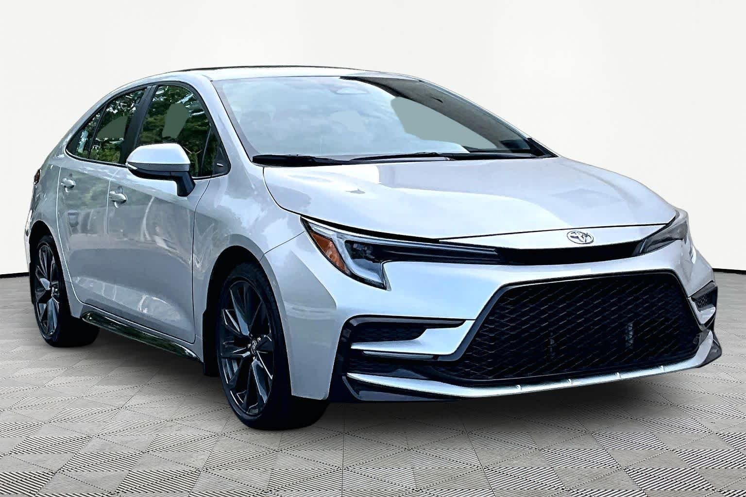 Used 2025 Classic Silver Metallic Toyota XSE image 3