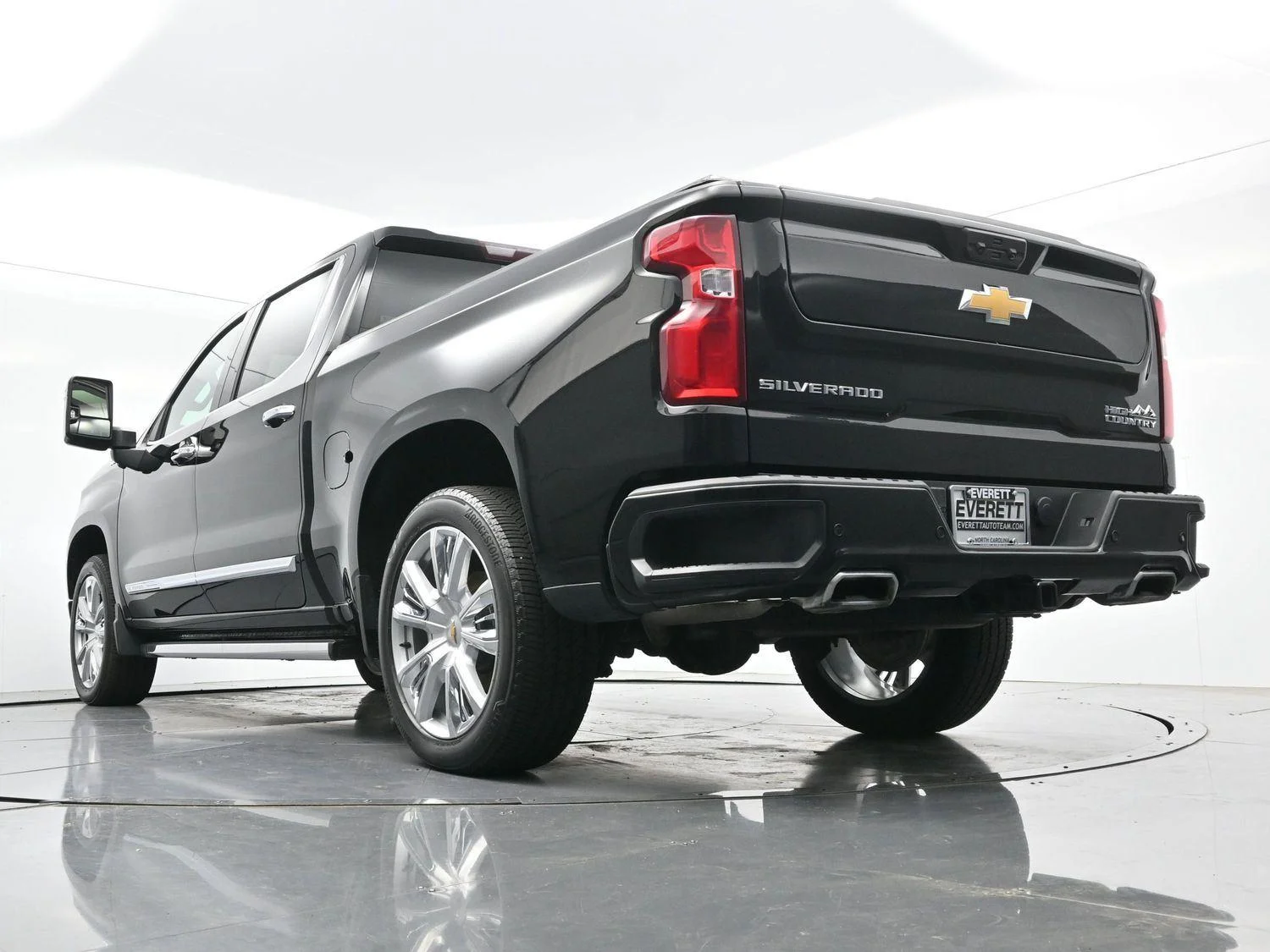 Used 2024 Black Chevrolet High Country image 48