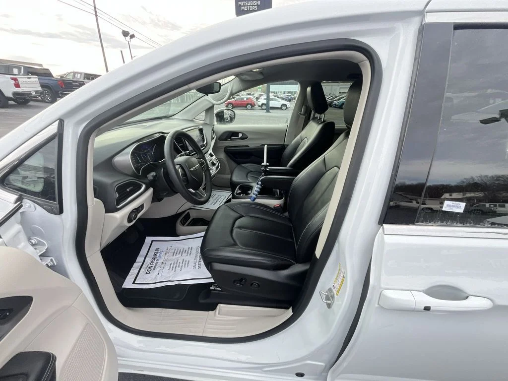 Used 2024 White Chrysler Touring L image 11