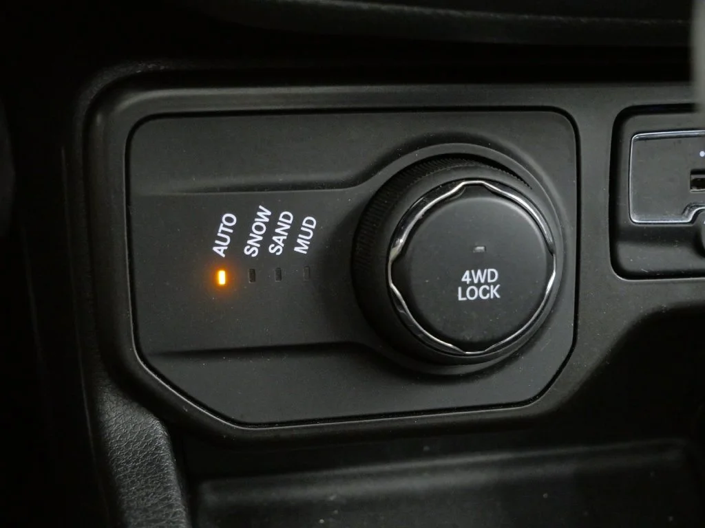Certified Used 2019 Silver Jeep Latitude image 30