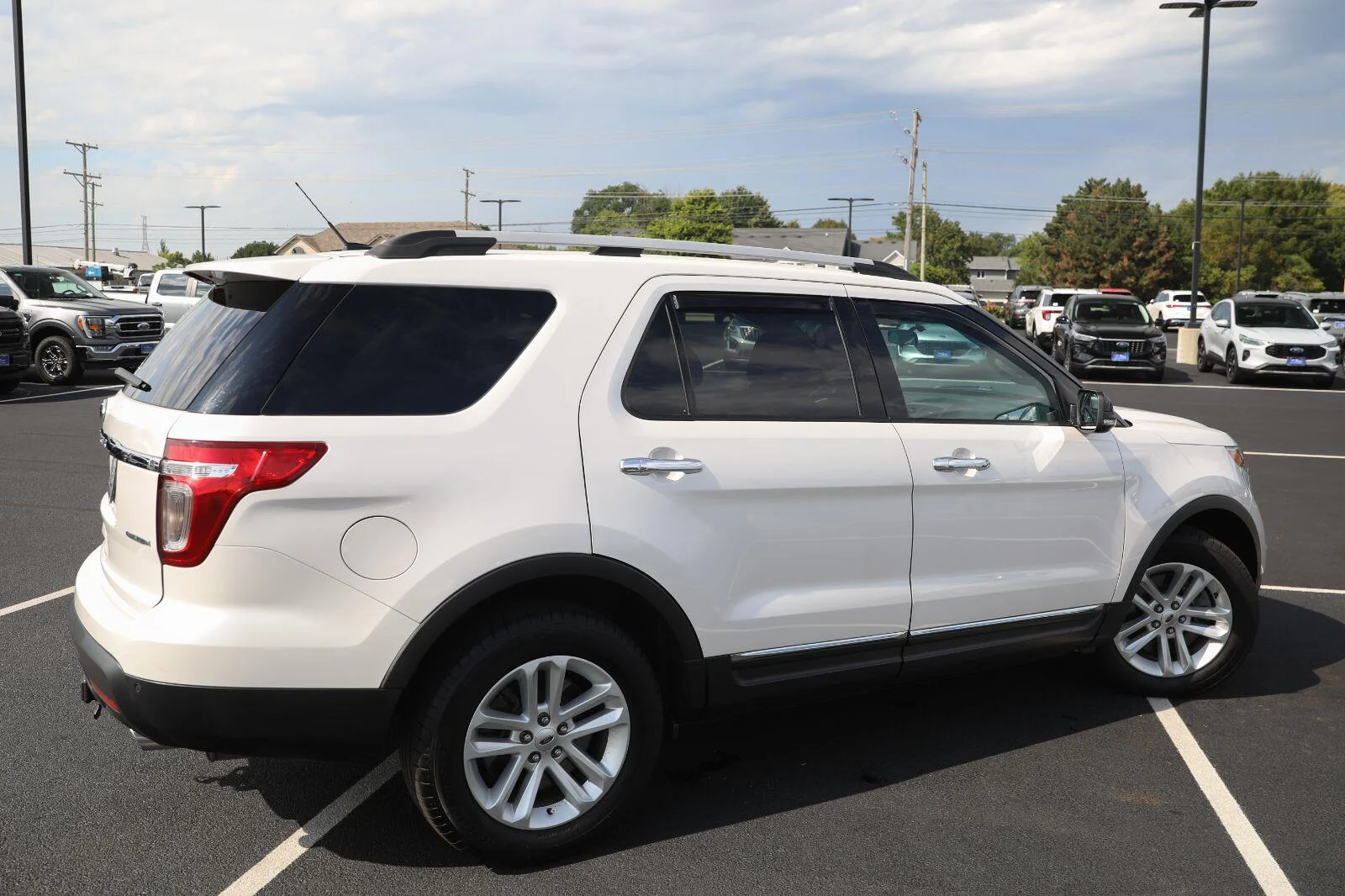 Used 2013 White Platinum Metallic Tri-Coat Ford XLT image 11