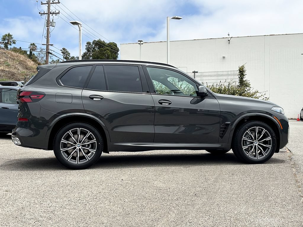 New 2026 Dravit Grey Metallic BMW xDrive40i image 4
