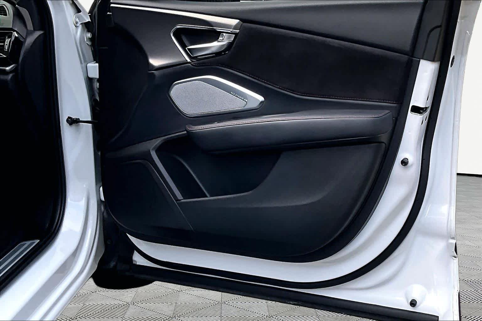 Used 2023 Platinum White Pearl Acura w/A-Spec Package image 23