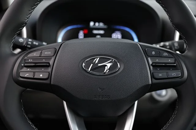 New 2026 Shimmering Silver Hyundai SEL image 12