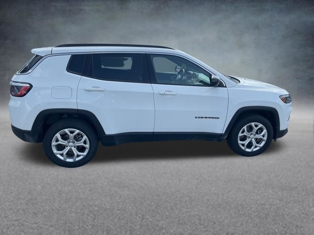 Used 2024 White Jeep Latitude image 7