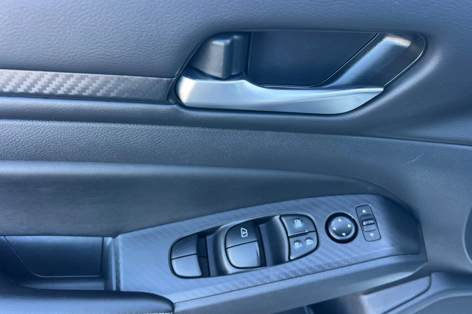 2025 Nissan Altima SV - Photo 8