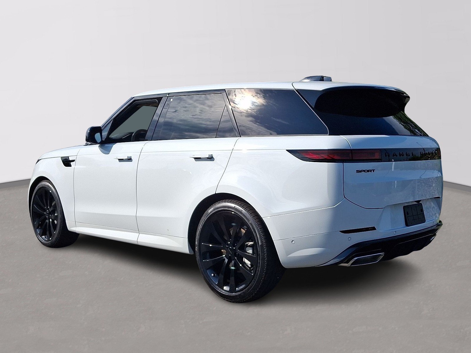 New 2026 Fuji White Land Rover  image 4