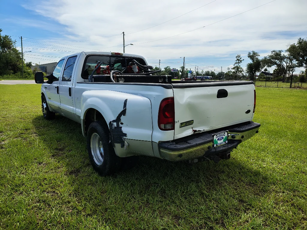 Used 2005 Oxford White Clearcoat Ford Lariat 4X2 D.R.W. image 3