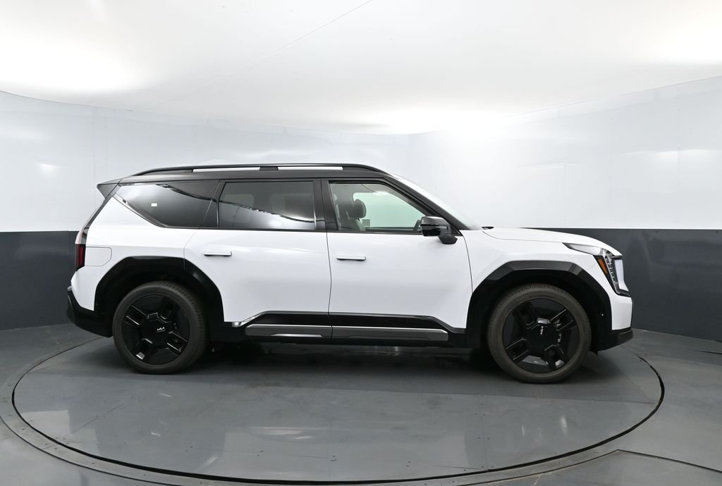 New 2026 Glacial White Pearl / Black Ro Kia GT-Line AWD image 4