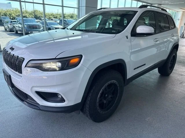Used 2019 Bright White Clearcoat Jeep Altitude image 2