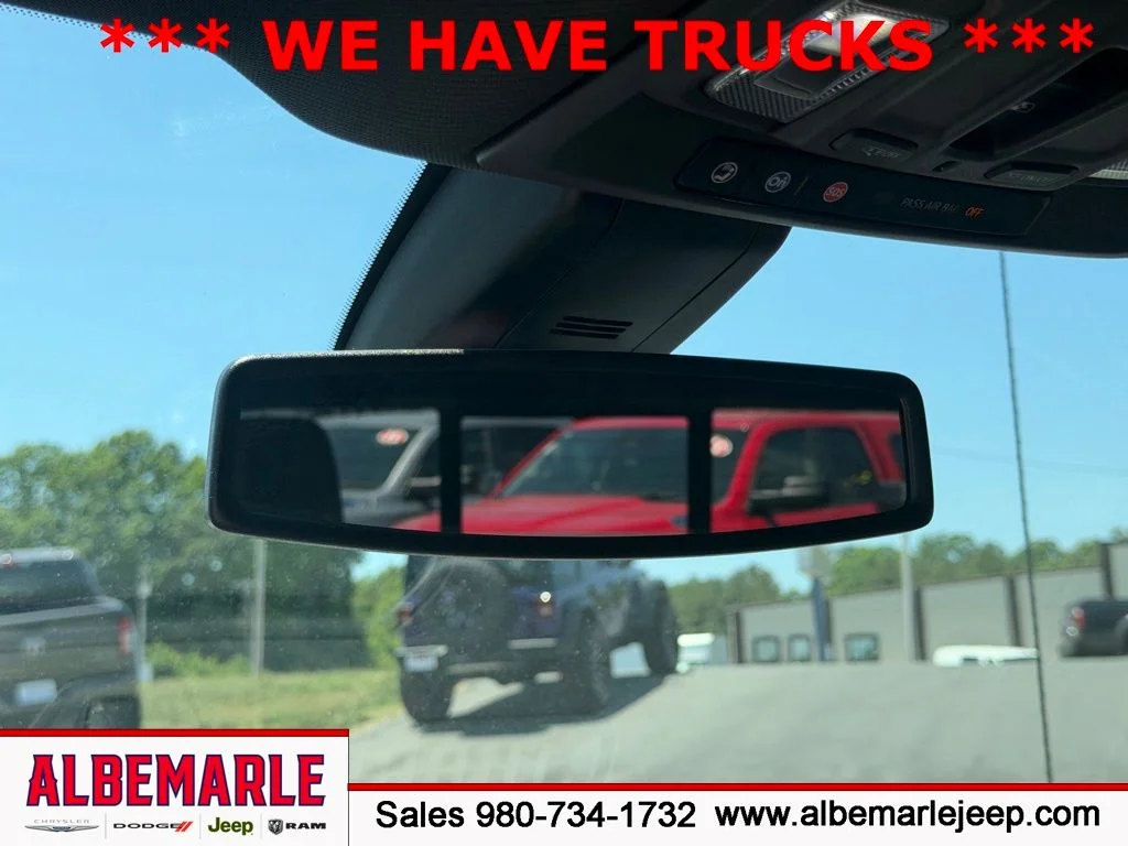 Used 2020 White GMC SLT image 26