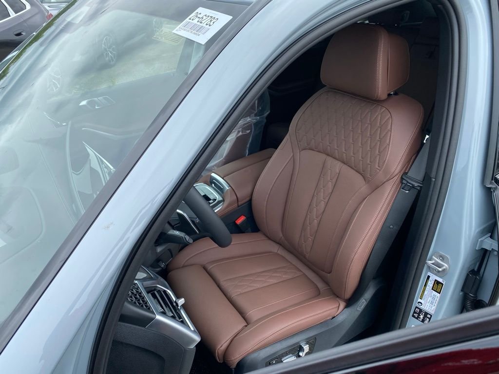 2026 BMW X5 M60i - Photo 11