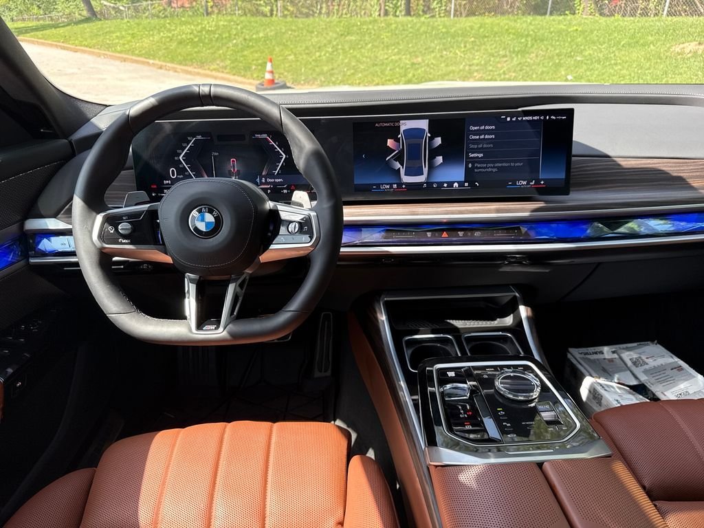Used 2026 White BMW 760i xDrive image 23