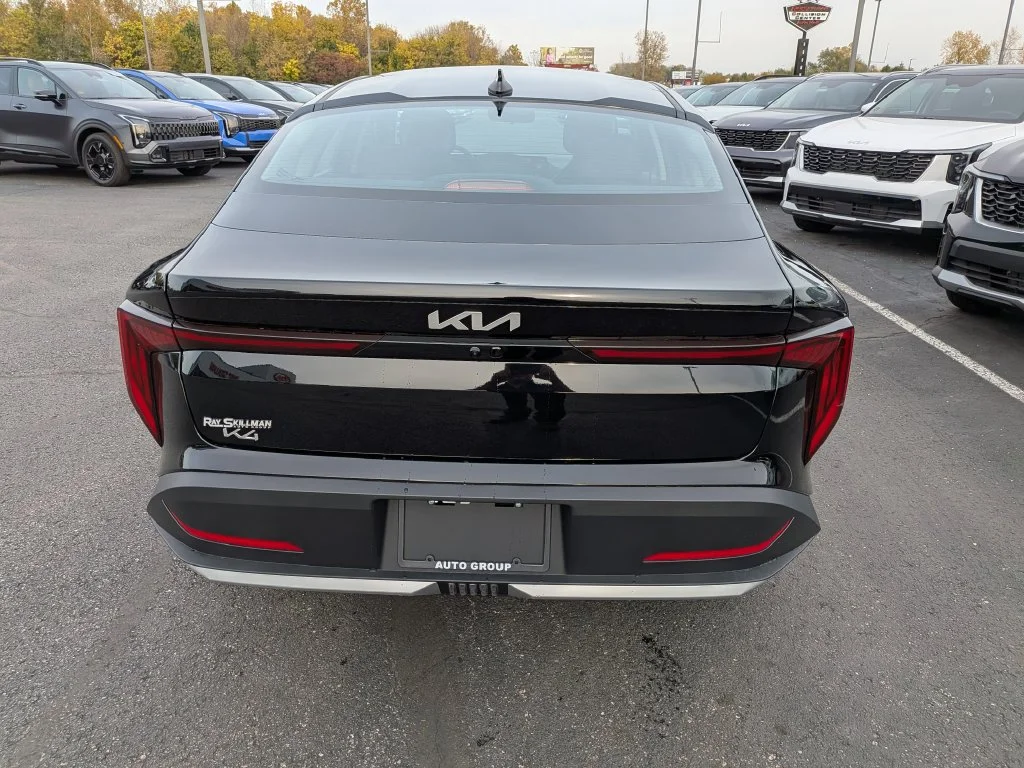 New 2027 Aurora Black Kia LXS image 33