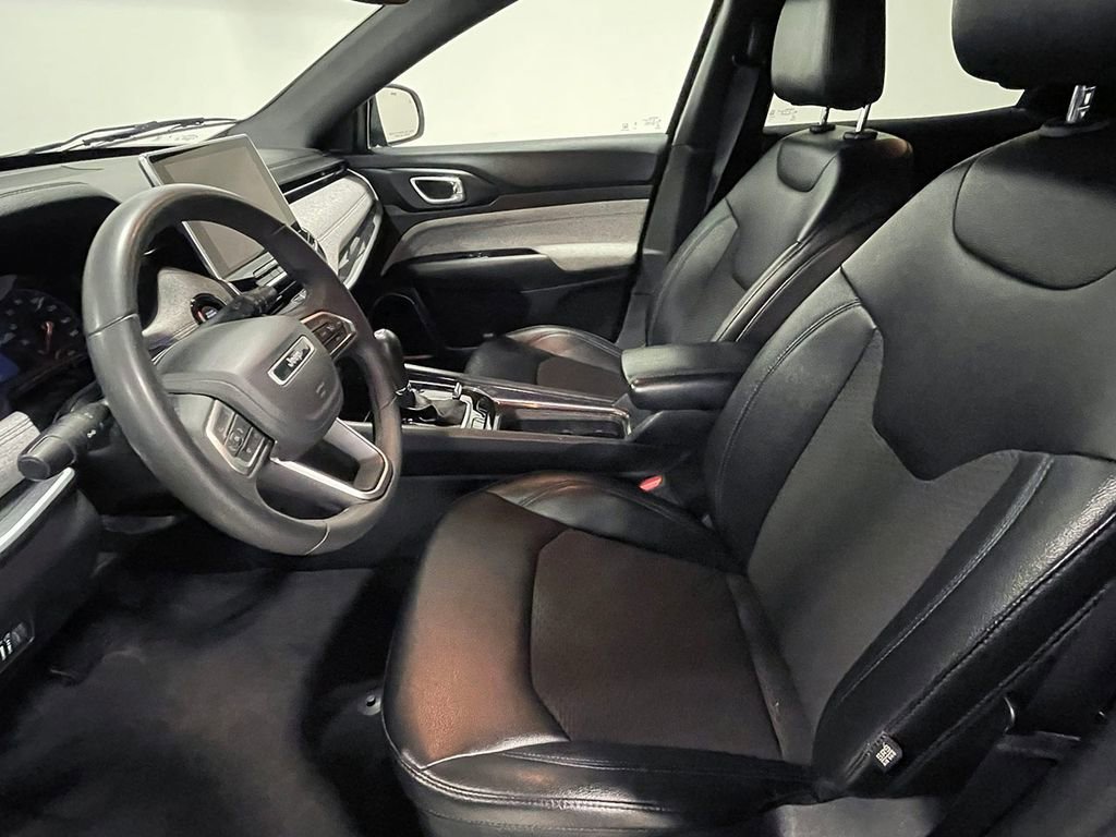 Used 2024 Black Jeep Latitude image 3