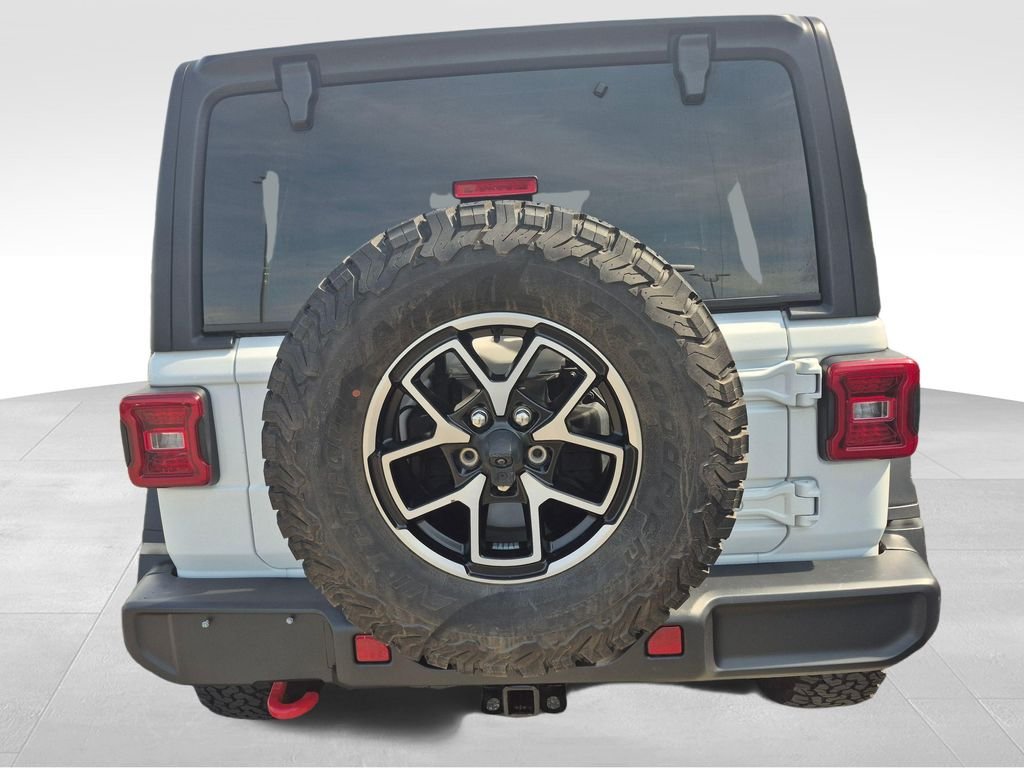 Used 2024 White/off-white Jeep Rubicon image 5
