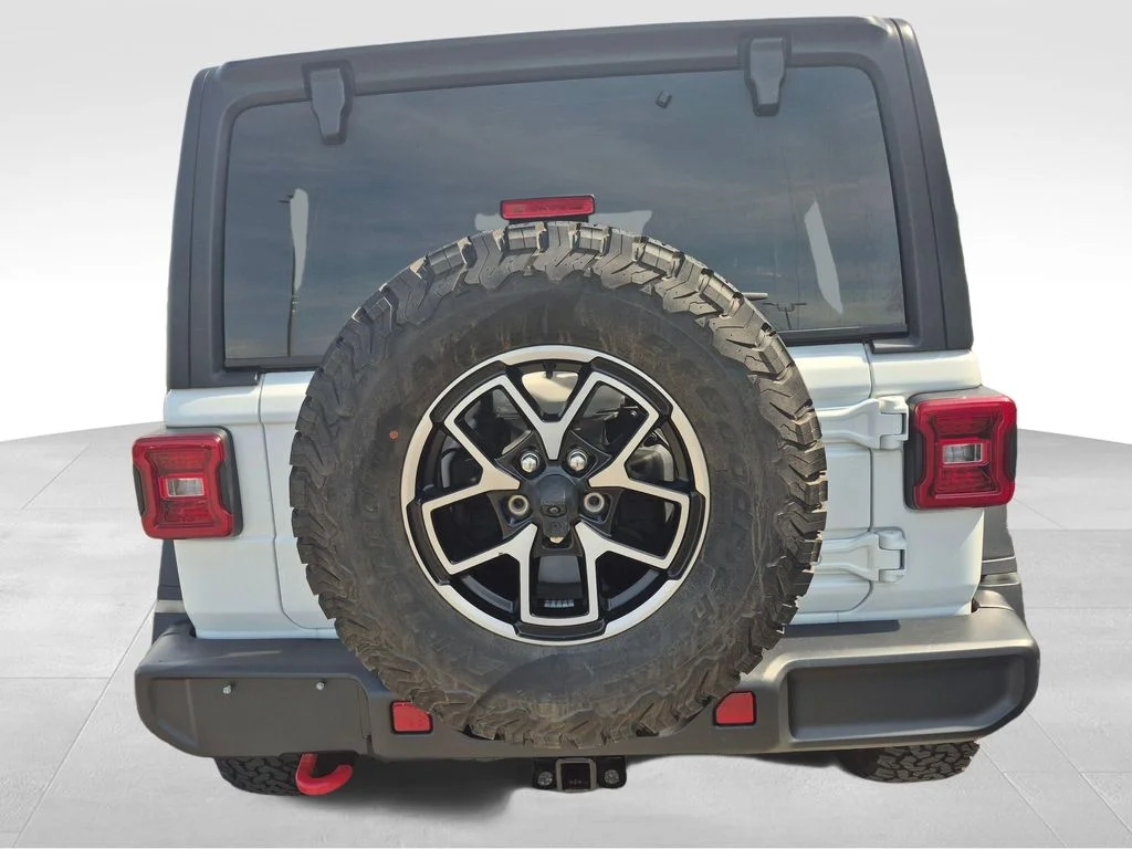 Used 2024 White Jeep Rubicon image 5