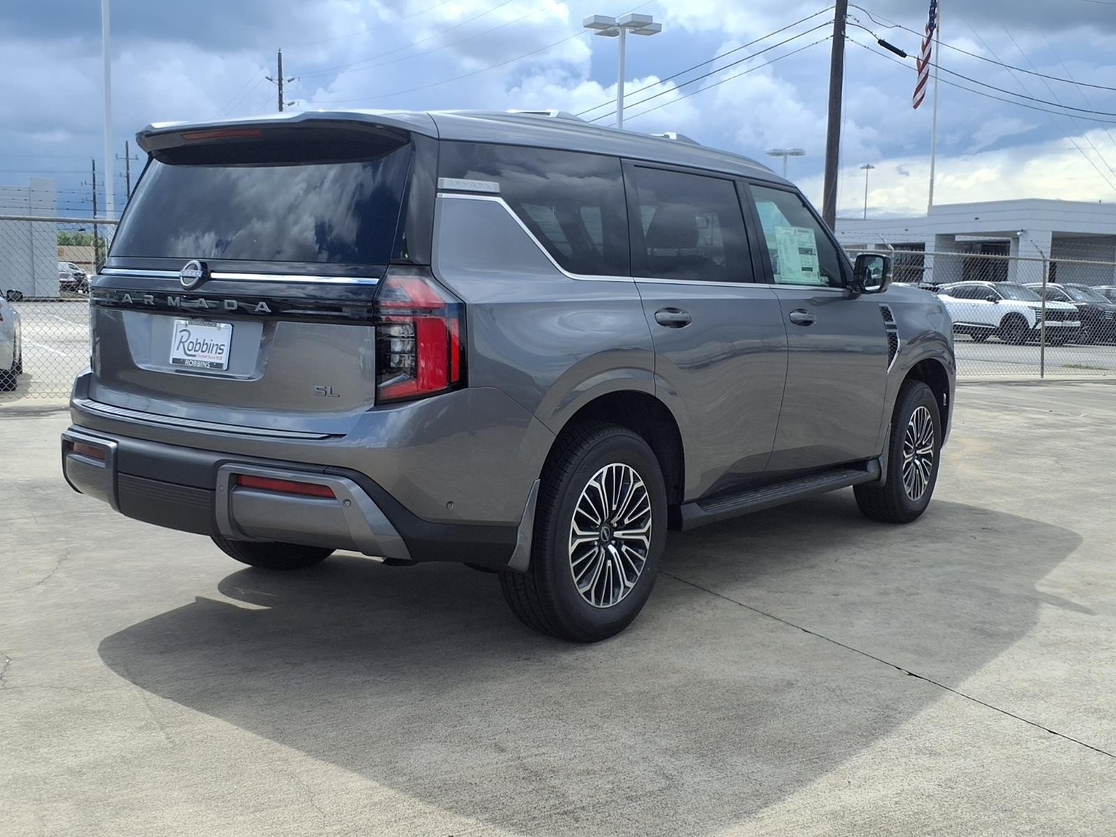 2026 Nissan Armada photo 2 of 25