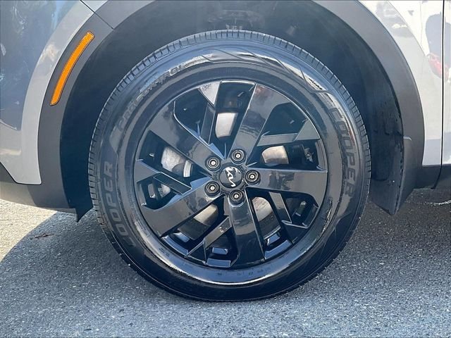 Used 2023 Silver Kia X-Line S image 9