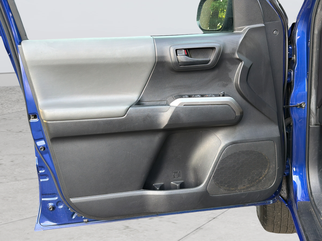 Used 2022 Blue Toyota SR5 image 22