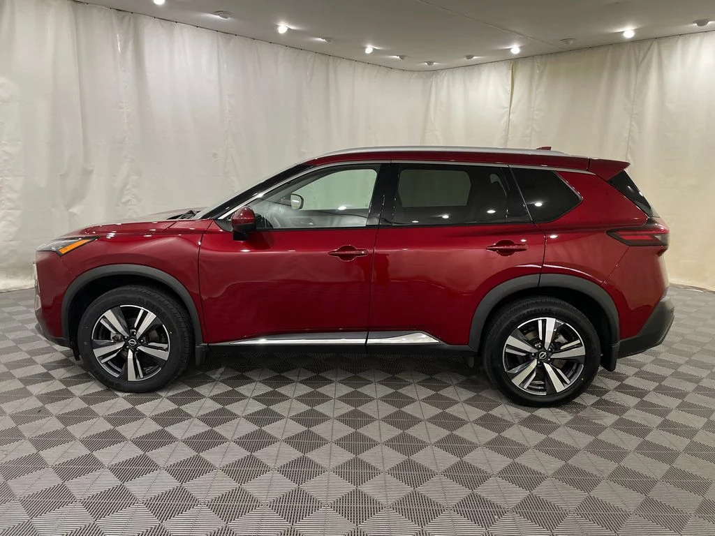 Used 2022 Scarlet Ember Tintcoat Nissan SL image 10