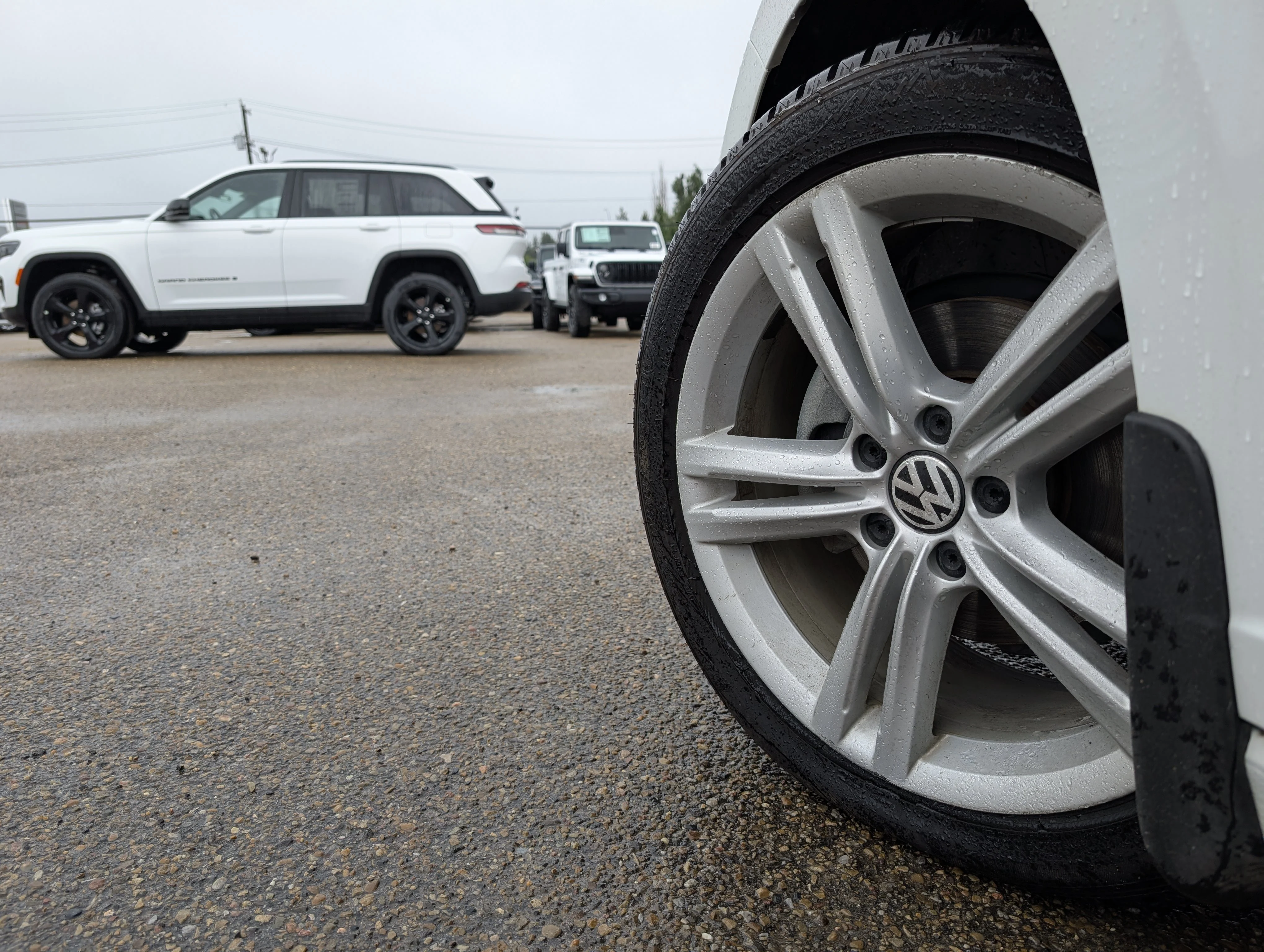 Used 2020 Pure White Volkswagen Execline image 12