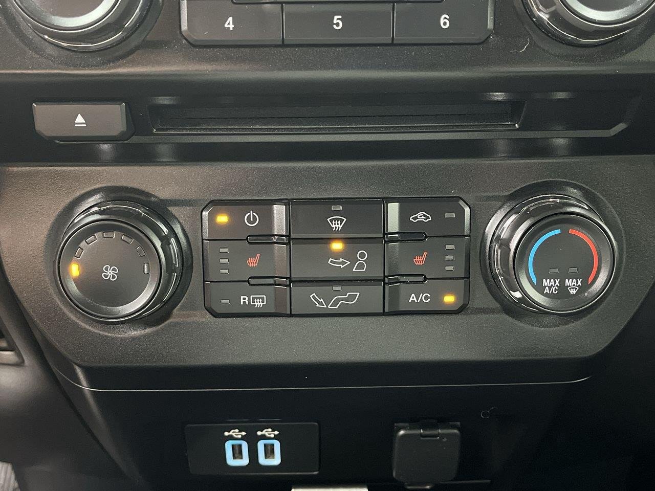 Used 2016 Blue Jeans Metallic Ford XLT image 20