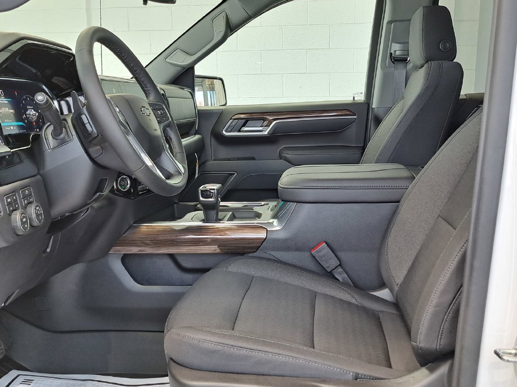 2026 Chevrolet Silverado 1500 RST Crew Cab Pickup Slide 9