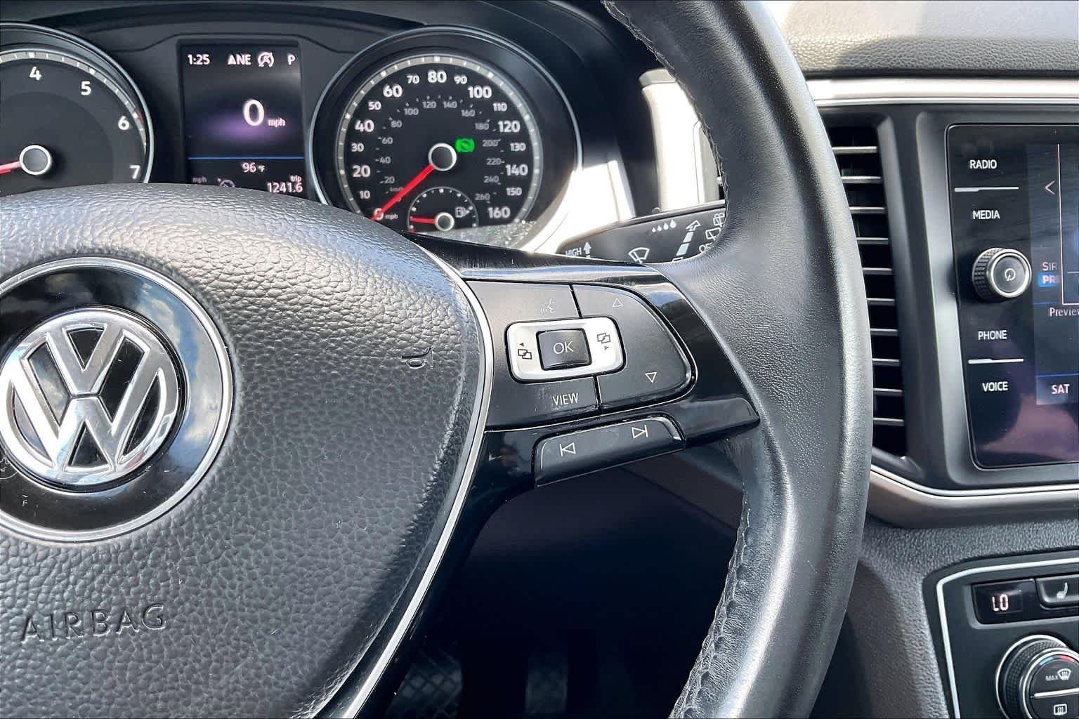 Used 2019 Pure White Volkswagen 3.6L V6 SE w/Technology image 24
