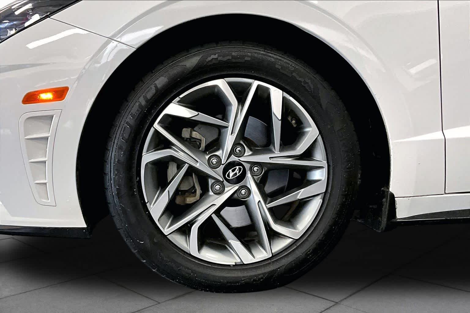 Used 2023 Serenity White Hyundai SEL image 11