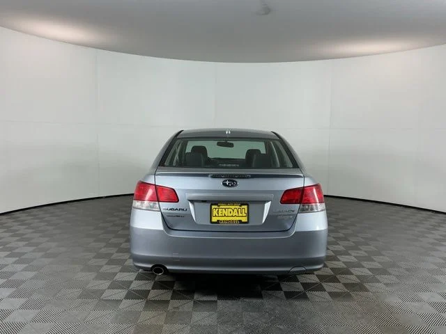 Used 2014 Silver Subaru 2.5i image 6