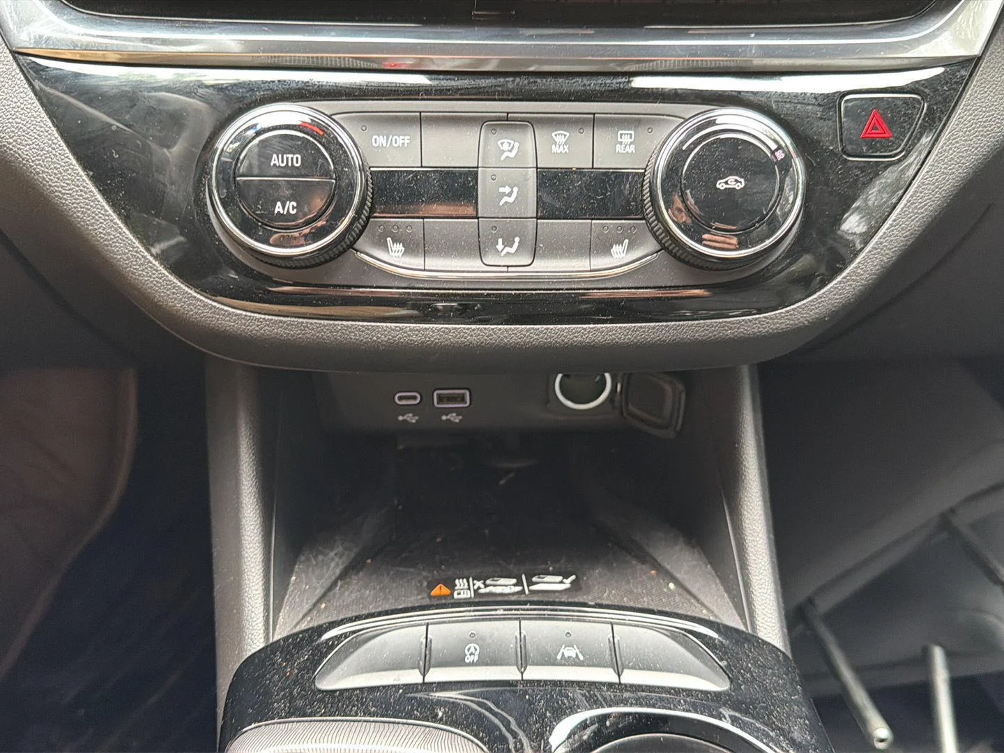 Used 2024 Summit White Buick Sport Touring image 18